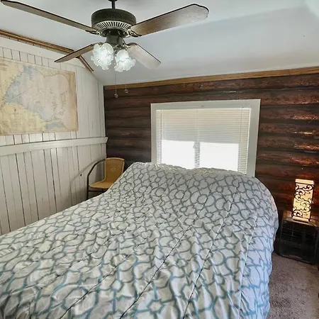 Restored Historic Log Cabin & Deck On Lake Erie Luna Pier Exterior photo