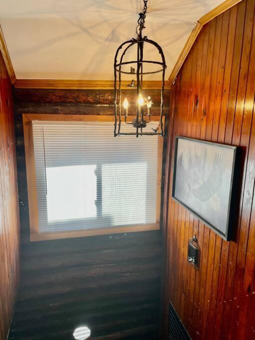 Holiday home Restored Historic Log & Deck On Erie *