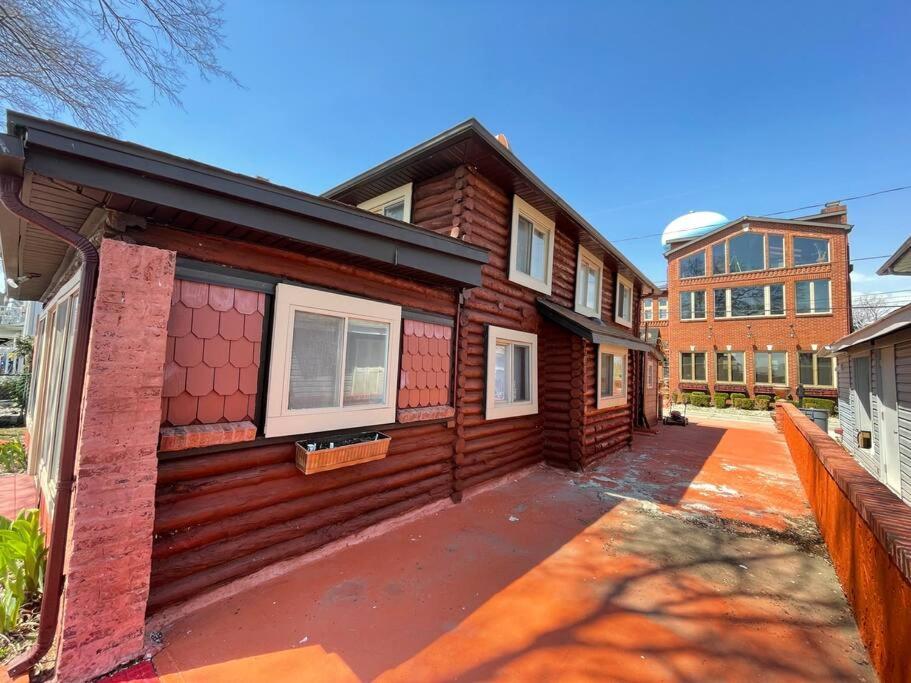 Restored Historic Log & Deck On Erie *