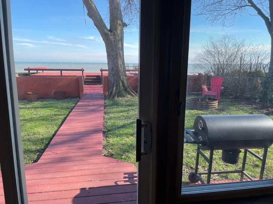Restored Historic Log & Deck On Erie *