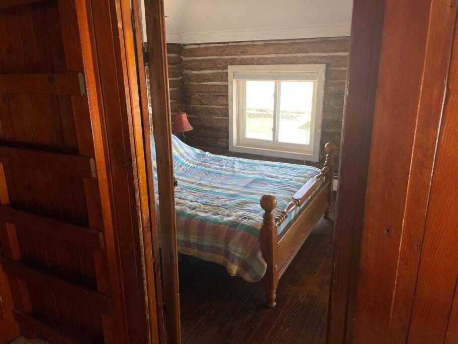 Holiday home Restored Historic Log & Deck On Erie *