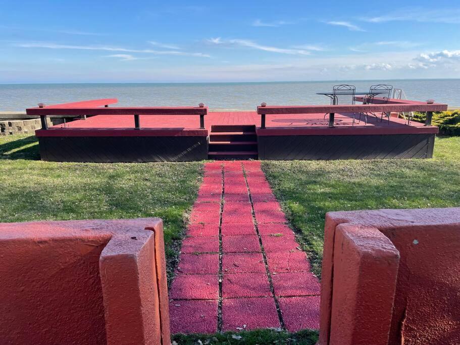 Restored Historic Log & Deck On Erie *