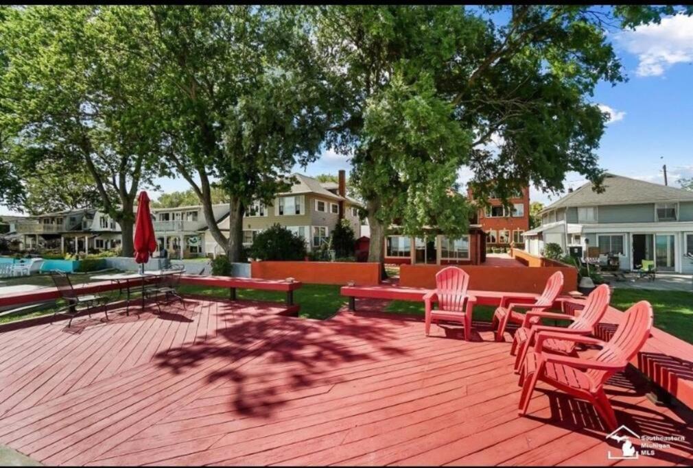 Restored Historic Log & Deck On Erie *